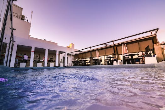 How to Manage Properties with a Rooftop Lounge or Bar