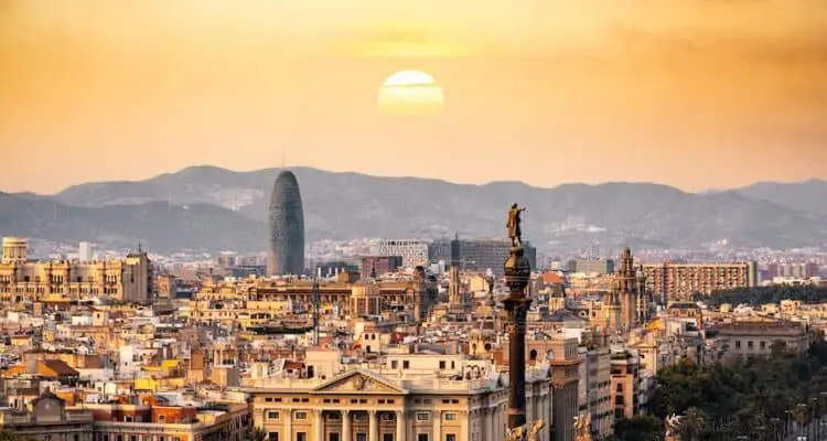 Community Characteristics of Barcelona: A Detailed Analysis