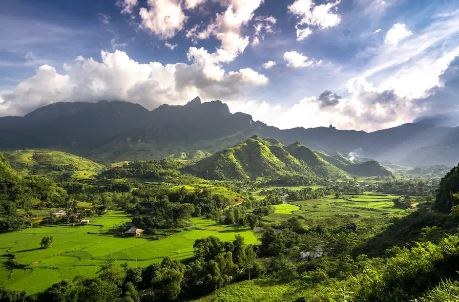 A Traveler's Guide: 10 Essential Packing Items for Quảng Hà, Vietnam